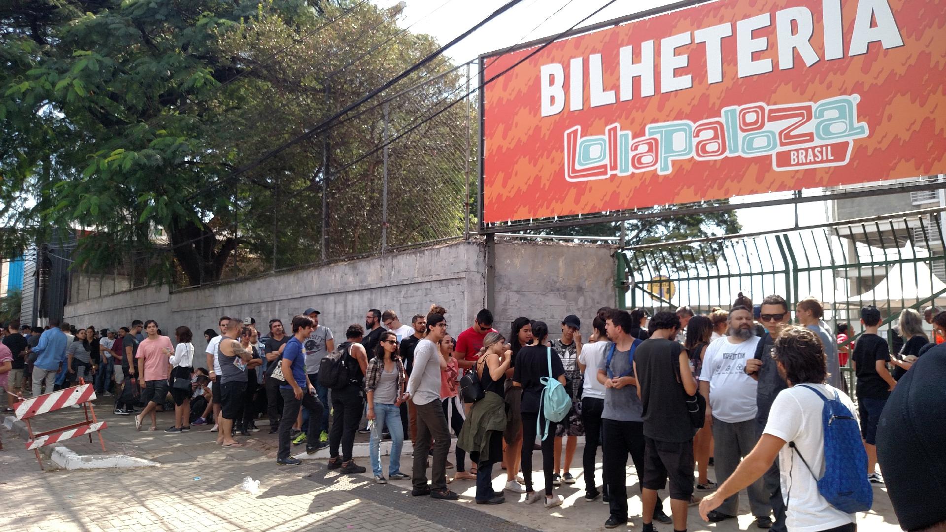 Público faz fila para entrar no Lollapalooza 2017 - Renato Nogueira/UOL