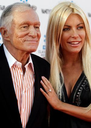 28.abr.2011 - Hugh Hefner e sua então noiva Crystal Harris - Fred Prouser/Reuters - Fred Prouser/Reuters