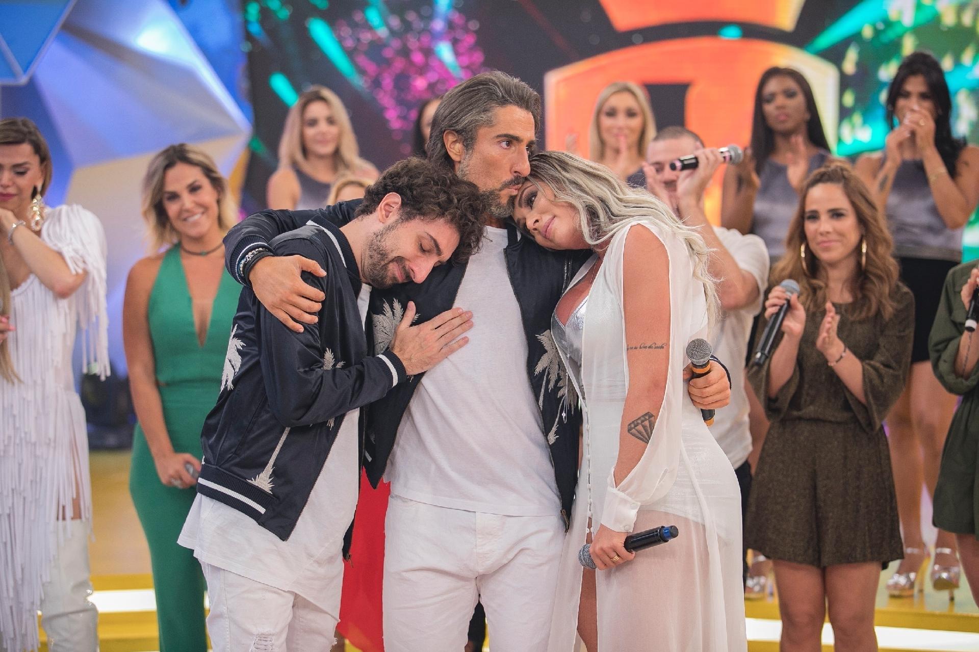 Marcos Mion, Mionzinho e Juju Salimeni se emocionam muito na última gravação do programa "Legendários", que vai ao ar nesta sexta-feira (29), na Record - Edu Moraes/Divulgação/Record