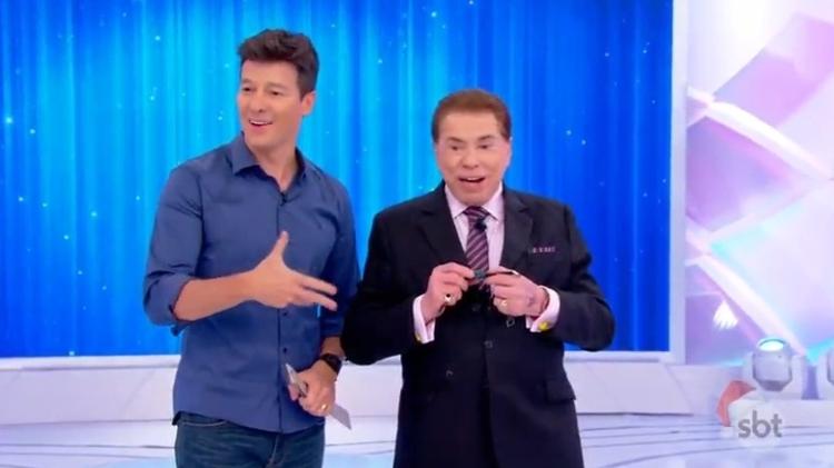 Silvio Santos recebeu Rodrigo Faro, apresentador da Record, em seu programa no SBT