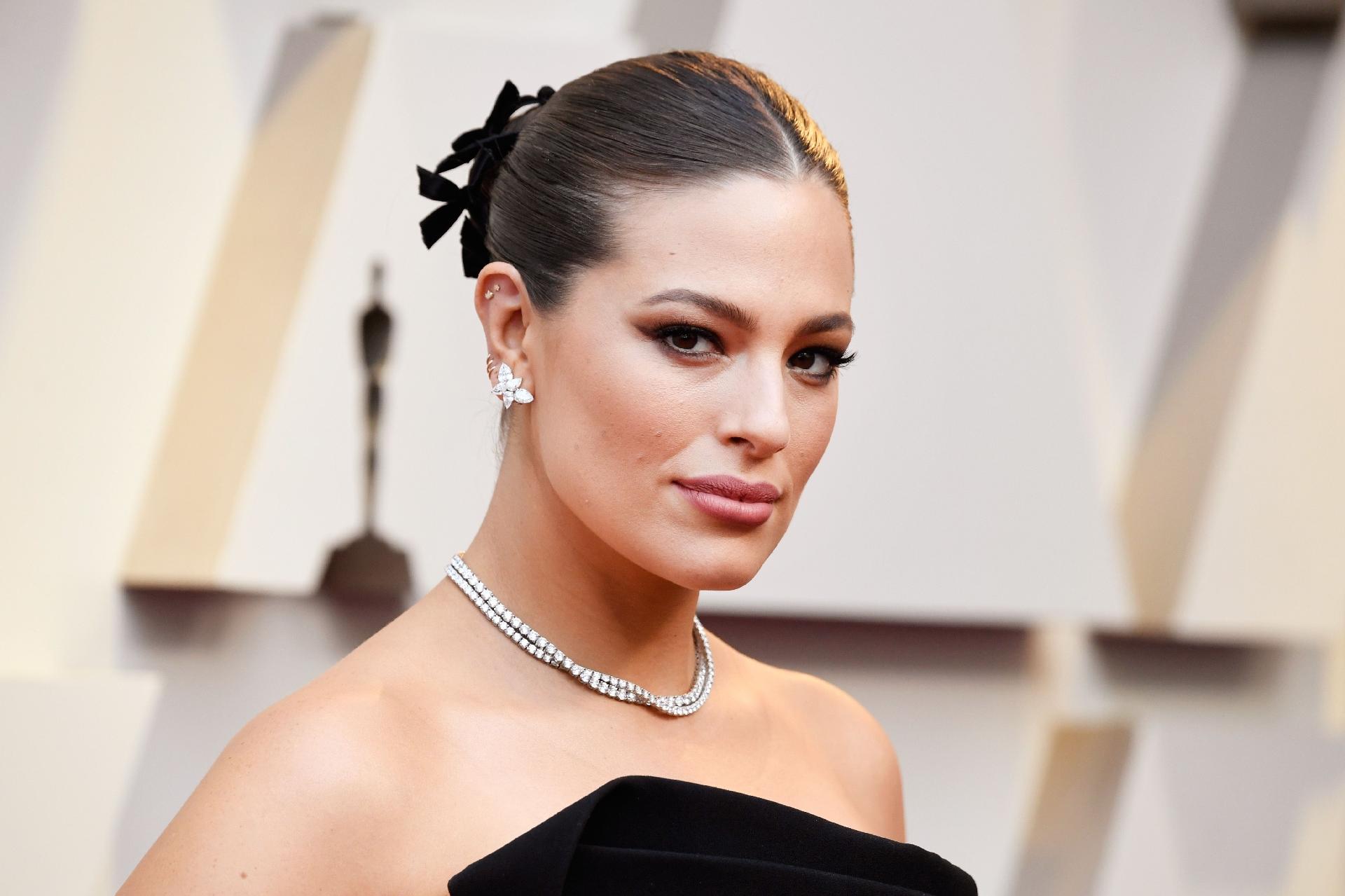Beleza do Oscar - Ashley Graham - AFP