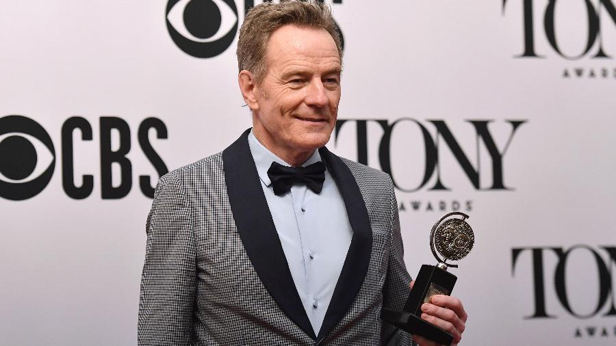 Bryan Cranston com seu prêmio do Tony - Angela Weiss / AFP