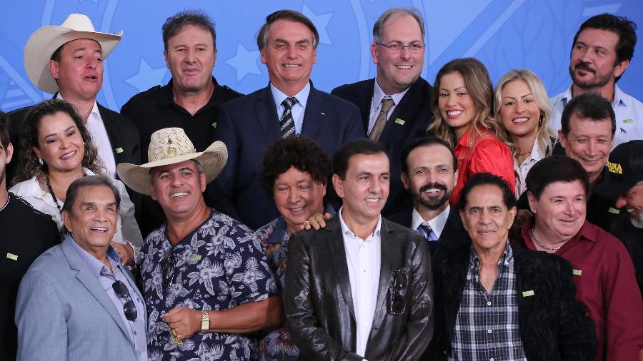 Dedé Santana e cantores sertanejos se reúnem com o presidente Jair Bolsonaro - Fátima Meira/Futura Press/Estadão Conteúdo