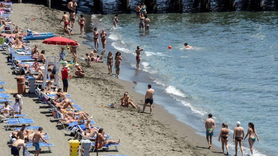 Praia em Campania, na Itália - Salvatore Laporta/KONTROLAB/LightRocket via Getty Images