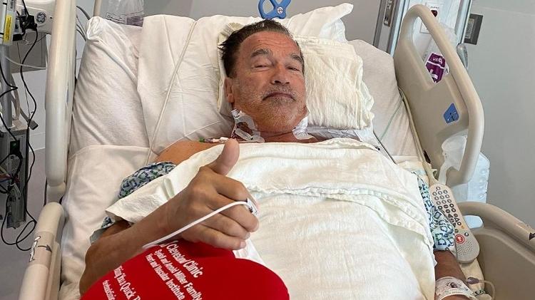 Arnold Schwarzenegger publicou foto nas redes sociais depois de sua segunda cirurgia