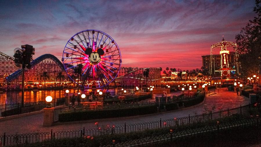 California Adventure no pôr-do-sol - Getty Images