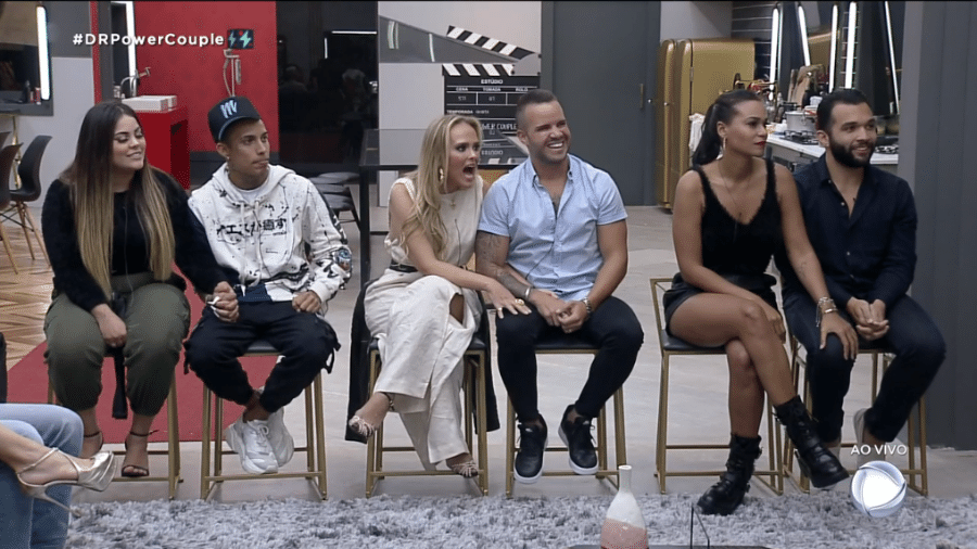 Power Couple: Carol, Jonjon, Mari, Matheus, Nina e Filipe estão na DR - Reprodução/Record TV