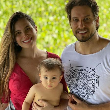 Os ex-BBBs Kamilla Salgado e Eliéser e o filho, Bento - Reprodução/Instagram - Reprodução/Instagram