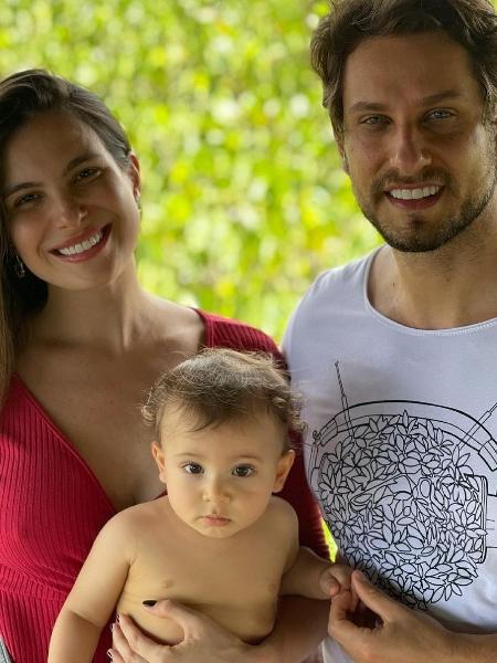 Os ex-BBBs Kamilla Salgado e Eliéser e o filho, Bento, em Belém (PA) - Reprodução/Instagram