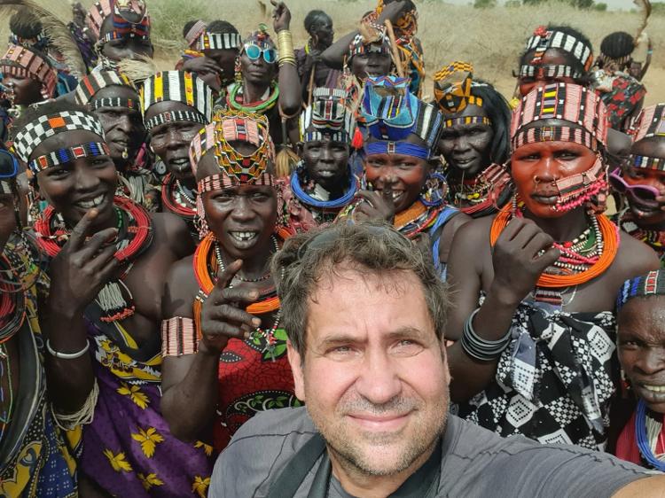 Selfie com umas das tribos que Michael visitou no Sudão do Sul - Arquivo pessoal - Arquivo pessoal