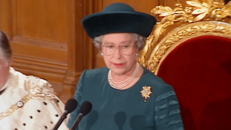 Rainha Elizabeth 2ª faz discurso sobre o "ano horrível" de 1992 - Reprodução/YouTube