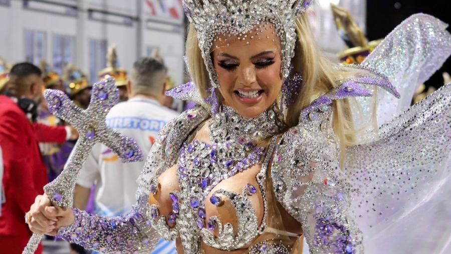 Thalita Zampirolli é rainha de bateria da Unidos de Padre Miguel