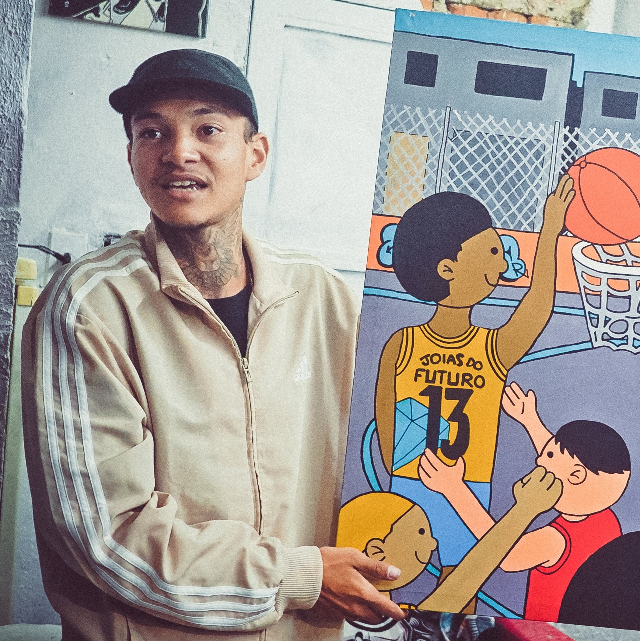 Cidade Tiradentes: jovens transformam barbearia em galeria de arte