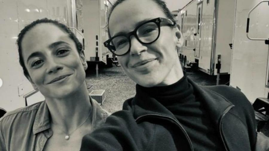 Alice Braga com a namorada, Renata Brandão, produtora executiva de "Ainda Estou Aqui"