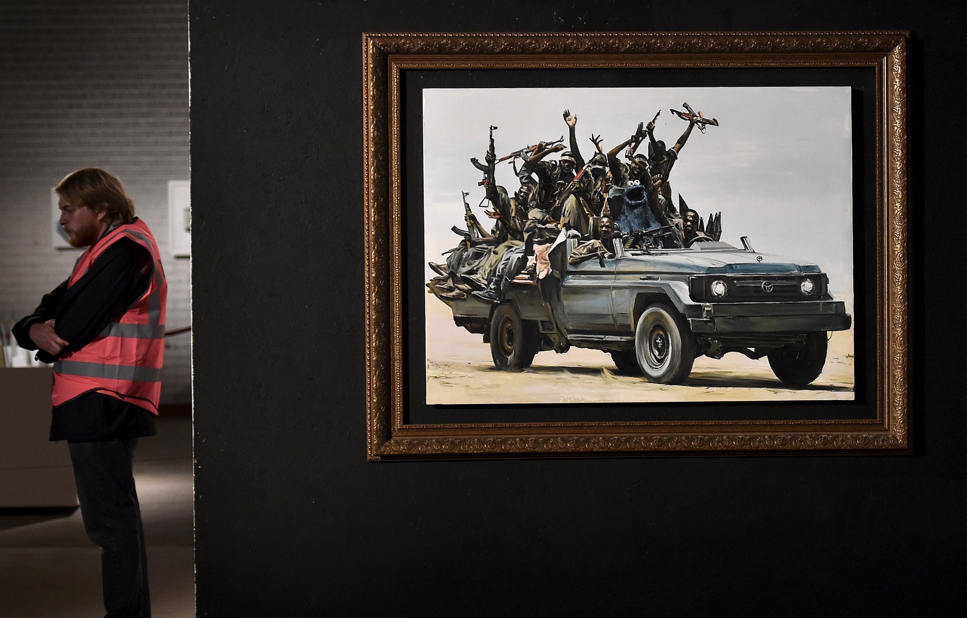 20.ago.2015 - O artista urbano britânico Banksy anunciou nesta quinta-feira (20) a abertura da "Dismaland", um "parque temático familiar para anarquistas principiantes" em Somerset, região litorânea ao oeste do Reino Unido - Toby Melville/Reuters