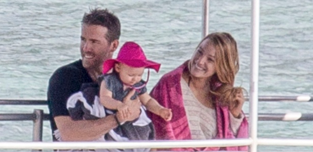 Ryan Reynolds e Blake Lively passeiam de barco com a filha James - INF/The Grosby Group