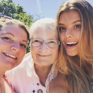 Modelo Nina Agdal fez homenagem à avó e à mãe em sua conta do Instagram no Dia Internacional da Mulher deste ano - Reprodução/Instagram/ninaagdal