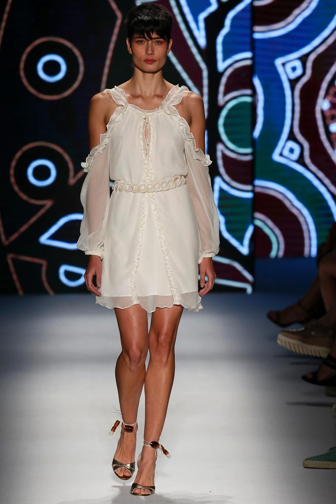 Lilly Sarti desfila coleção na SPFW N42 - Alexandre Schneider/UOL