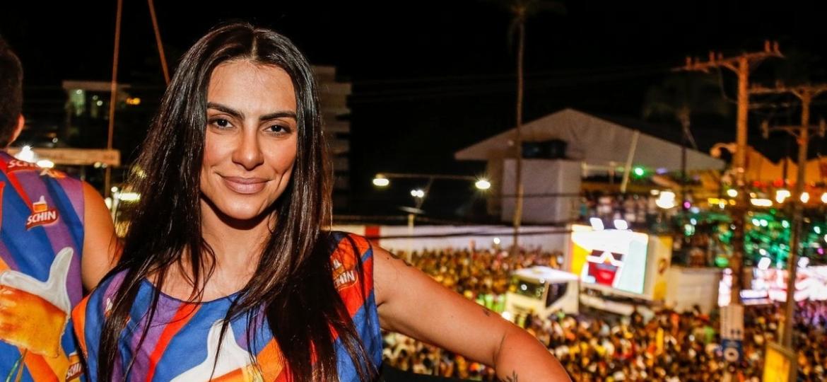 Cleo Pires aproveita o segundo dia de Carnaval em camarote  - Francisco Silva/AgNews/Divulgação