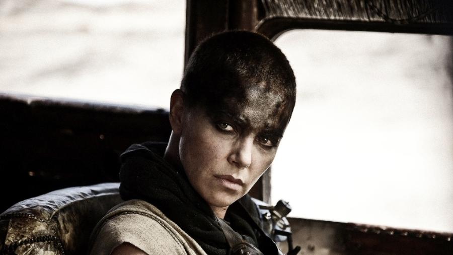 Charlize Theron em cena do filme "Mad Max: A Estrada da Fúria" - Divulgação
