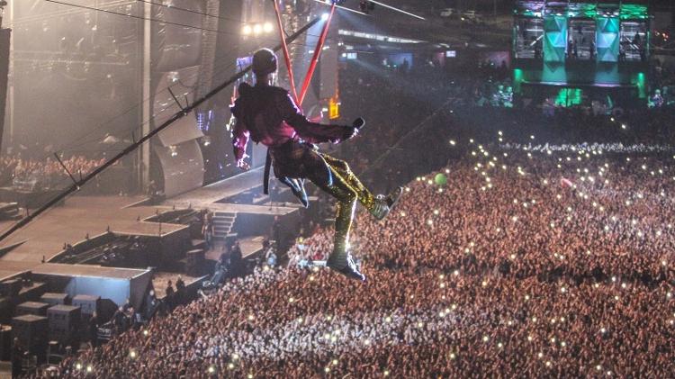 Jared Leto para a apresentação do Thirty Seconds to Mars para descer novamente na tirolesa - Marcello Sa Barrento/AgNews - Marcello Sa Barrento/AgNews