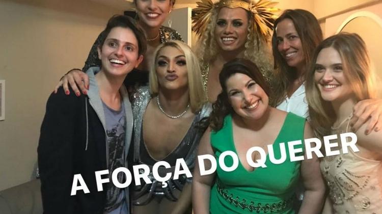 Pabllo Vittar com equipe de "A Força do Querer" - Reprodução/Instagram - Reprodução/Instagram