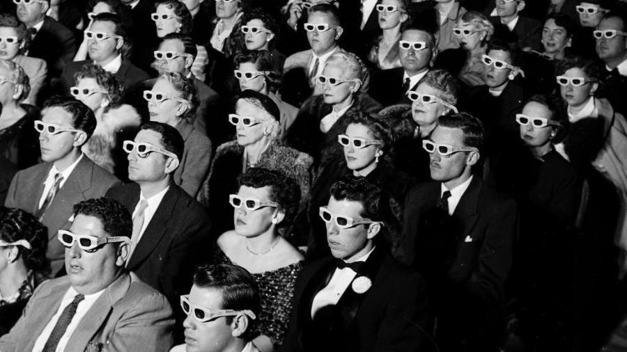 Americanos assistem a um filme 3D na década de 1950 - LIFE