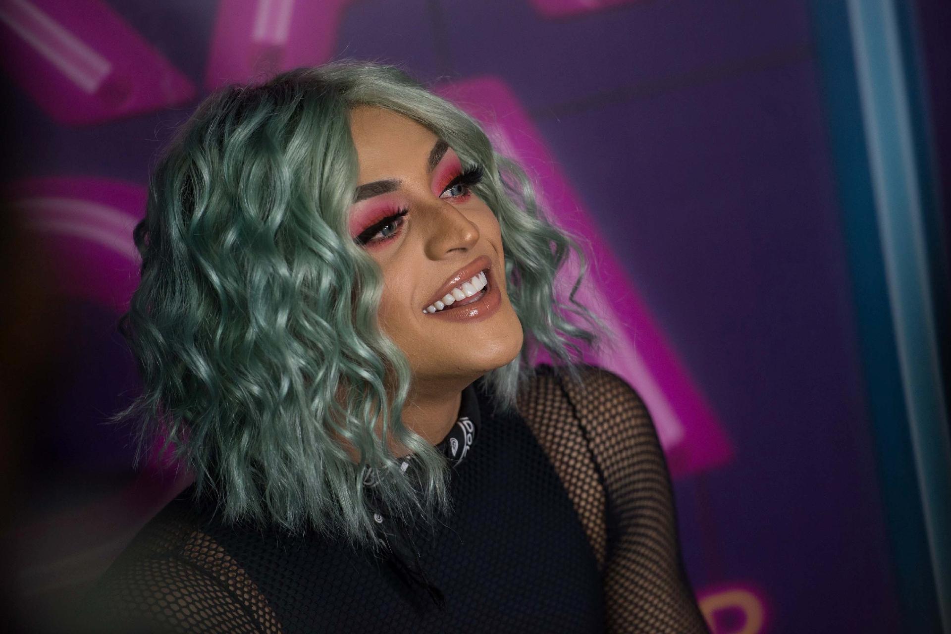28.dez.2017 - Pabllo Vittar se apresenta na primeira noite de shows do Festival Virada em Salvador - Marcelo Gandra/Futura Press/Estadão Conteúdo