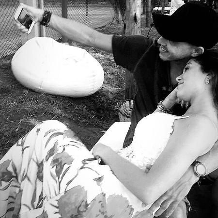 Fernanda Batista posa com o namorado, o jogador Rodriguinho, do Corinthians - Reprodução/Instagram/fernandagbatista