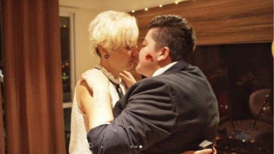Ana Vilela pede a namorada, Madô Garcia, em casamento - Reprodução/Instagram