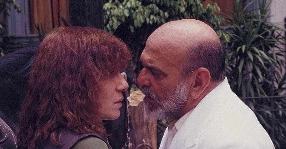 Em "Pedra Sobre Pedra" (1992), Lima Duarte era Murilo Pontes e vivia em pé de guerra com Pilar Batista (Renata Sorrah), um grande amor do passado."Quando você encontra uma companheira como a Renata Sorrah, que também é capaz de fingir que vive uma desesperada paixão, é muito gostoso", disse o ator ao site Memória Globo - Divulgação/TV Globo