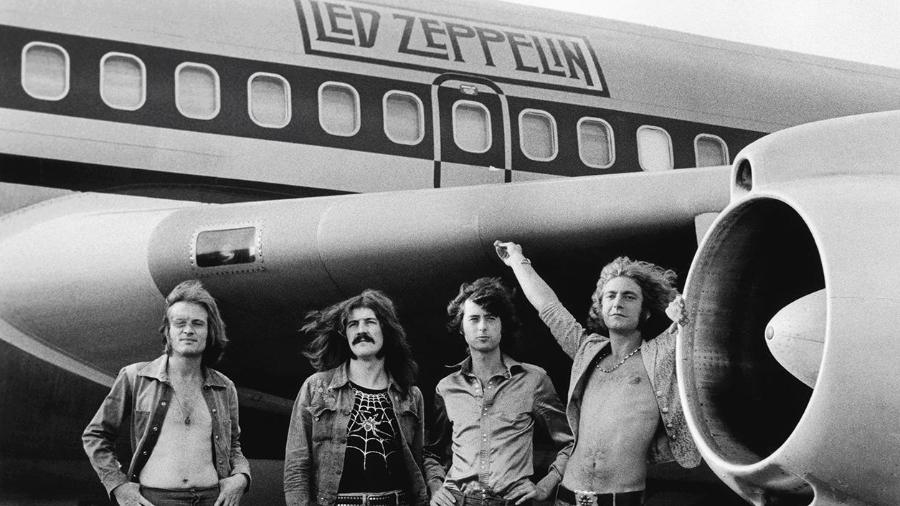 Led Zeppelin posa com o Starship, o Boeing 720 que entrou para a história da música - Bob Gruen