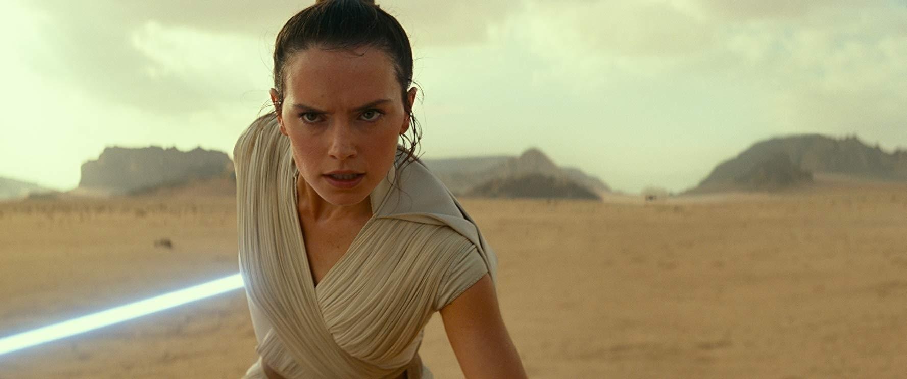 Rey (Daisy Ridley) preparada para lutar em "Star Wars IX: The Rise of Skywalker" - Divulgação