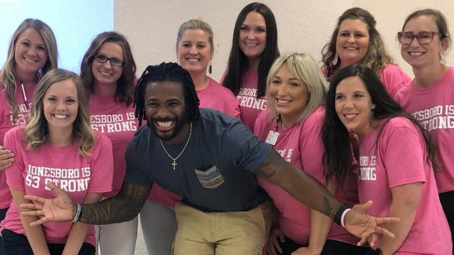 DeAngelo Williams, ex-jogador da NFL (liga de futebol americano dos EUA), pagou mais de 500 mamografias - Divulgação
