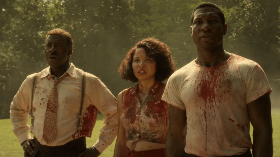 George (Courtney B. Vance), Letitia (Jurnee Smollett) e Atticus (Jonathan Majors) em cena de "Lovecraft Country" - Divulgação