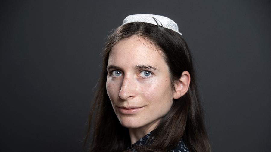 Iris Ferreira, de 29 anos, vai se tornar amanhã a primeira rabina a ser ordenada na França - AFP