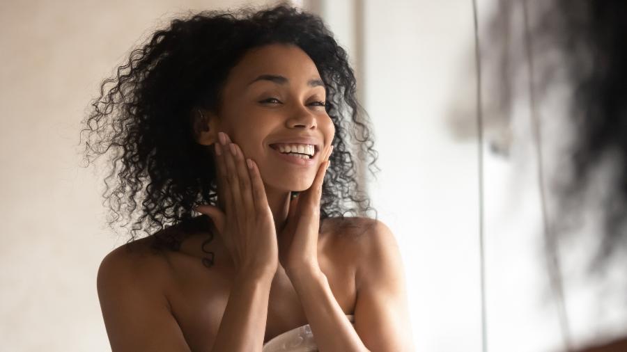 Após dias de folia no Carnaval, a pele e o cabelo merecem cuidado especial - iStock