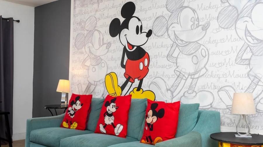 Algumas acomodações do Airbnb em Orlando têm decoração temática com personagens da Disney - Reprodução Airbnb