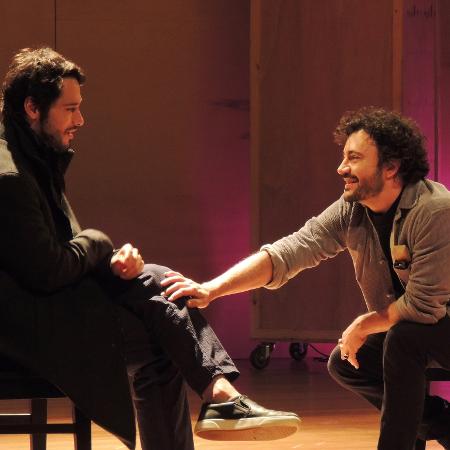 Bruno Fagundes e Rafael Primot na peça "A Herança"