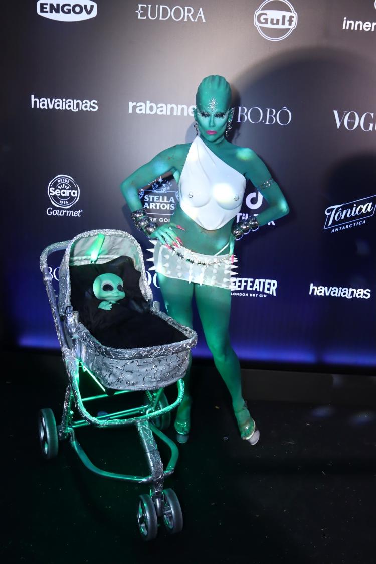 Deborah Secco no Baile da Vogue 2024