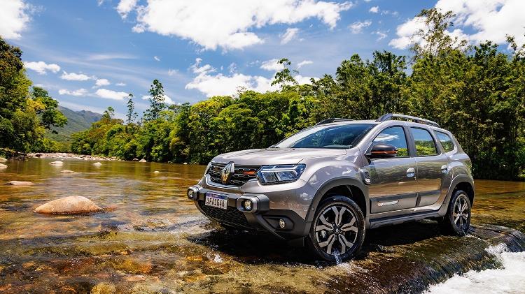 Renault Duster 2025 ganhou novos faróis e lanternas, além de grade dianteira redesenhada