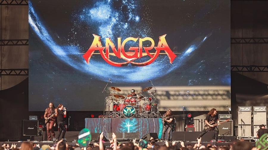 A banda brasileira Angra subiu ao palco no segundo dia de Summer Breeze no Memorial da América Latina (SP)