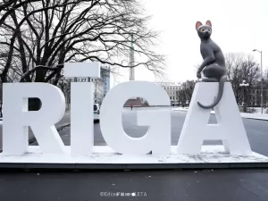 Orgulhosa por 'Flow', Letônia enche ruas de gatos; e estátua de Fernanda?