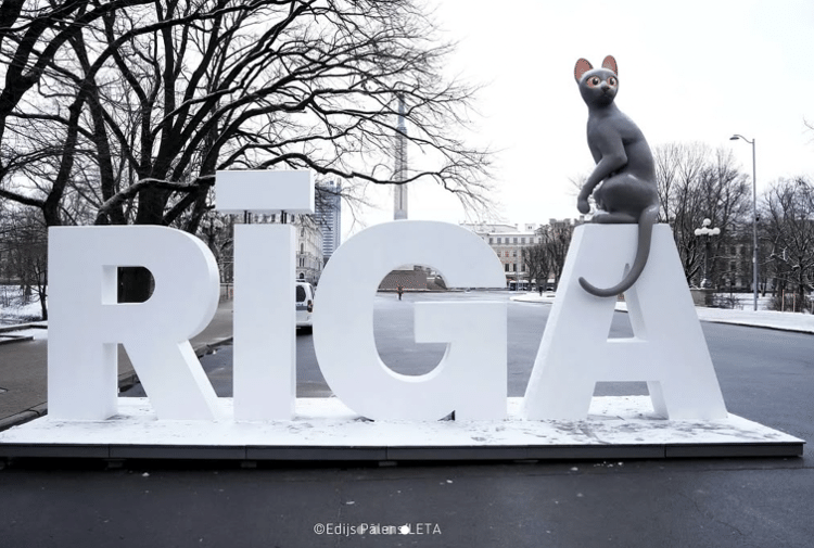 Gato 'Flow' ganha estátua no letreiro de boas vindas da cidade de Riga, capital da Letônia Gato 'Flow' ganha estátua no letreiro de boas vindas da cidade de Riga, capital da Letônia