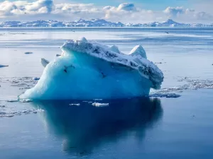 Gelo marinho atinge mínima recorde enquanto temperaturas globais disparam