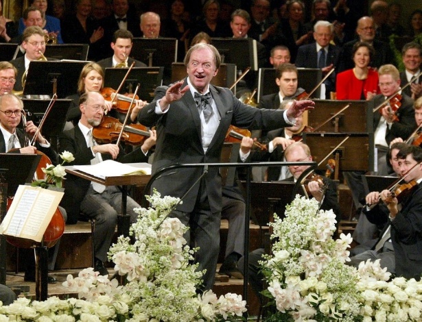 1.jan.2013 - O maestro Nikolaus Harnoncourt conduz o tradicional concerto da Orquestra Filarmônica de Viena nas viradas de ano - Reuters