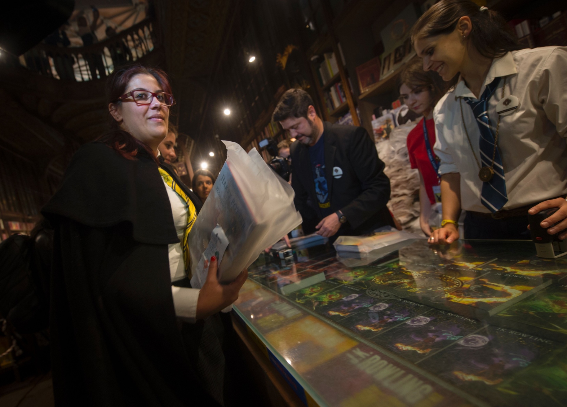 A livraria Lello, no centro histórico do Porto, em Portugal, inspirou a escritora J.K. Rowling a criar o universo do bruxinho Harry Potter - Miguel Riopa/AFP