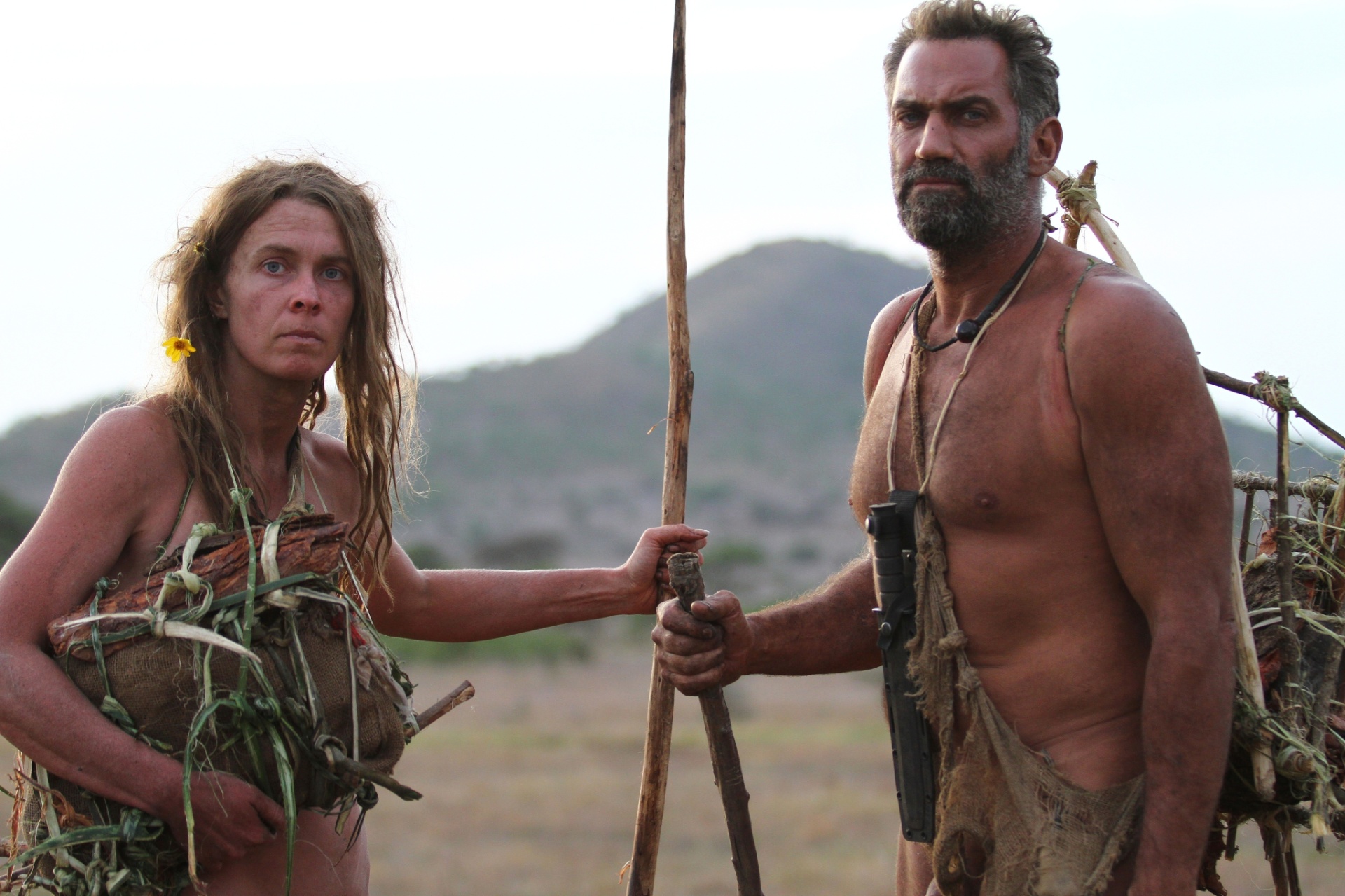 No reality show "Largados e Pelados", da Discovery, duplas formadas por homens e mulheres enfrentam desafios de sobrevivência em ambiente selvagem - Divulgação/Discovery