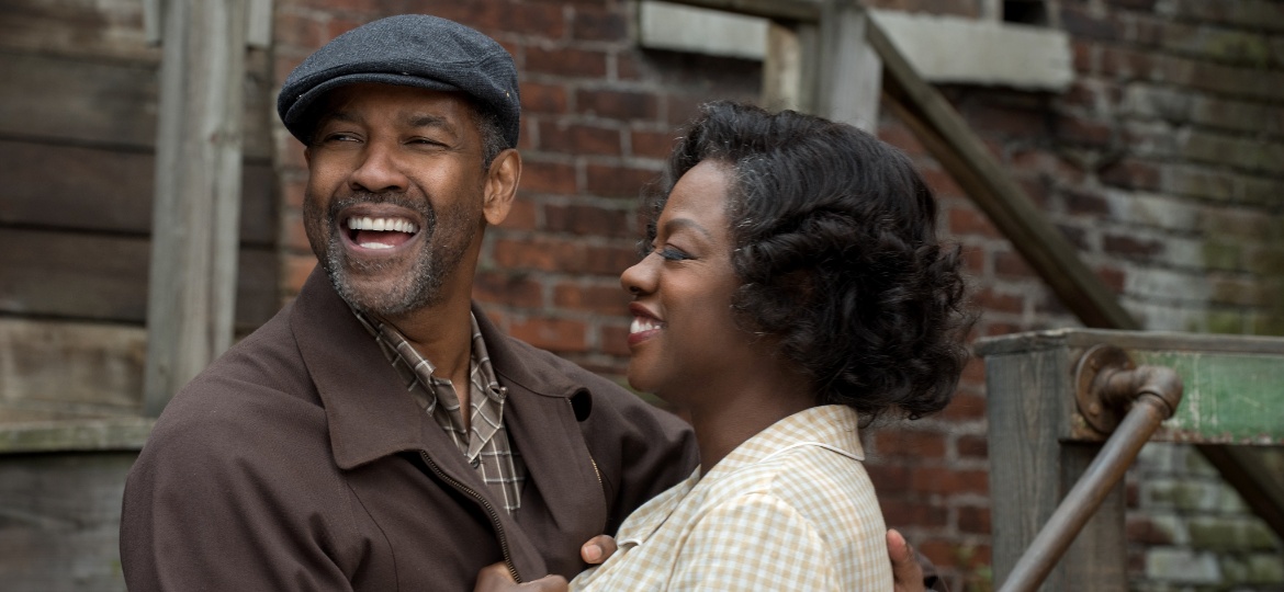 Denzel Washington e Viola Davis no set do filme "Fences", dirigido pelo próprio ator - David Lee/Divulgação