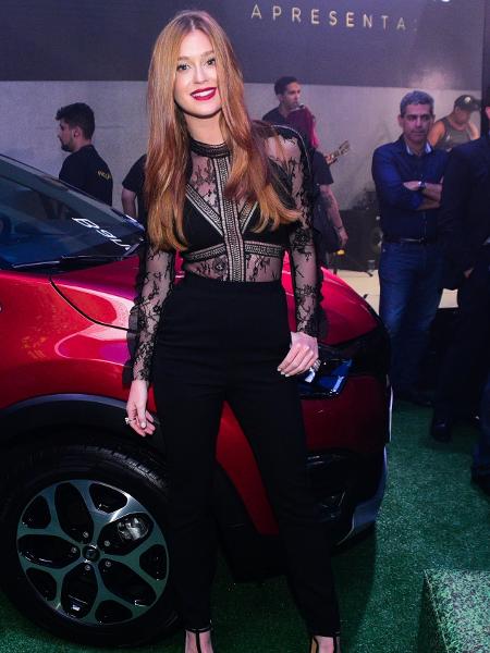 Marina Ruy Barbosa usa blusa transparente de renda preta - Agnews - Agnews
